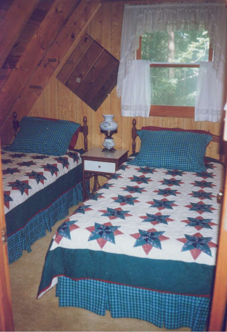 Woodland Cabin - Loft Bedroom Photo